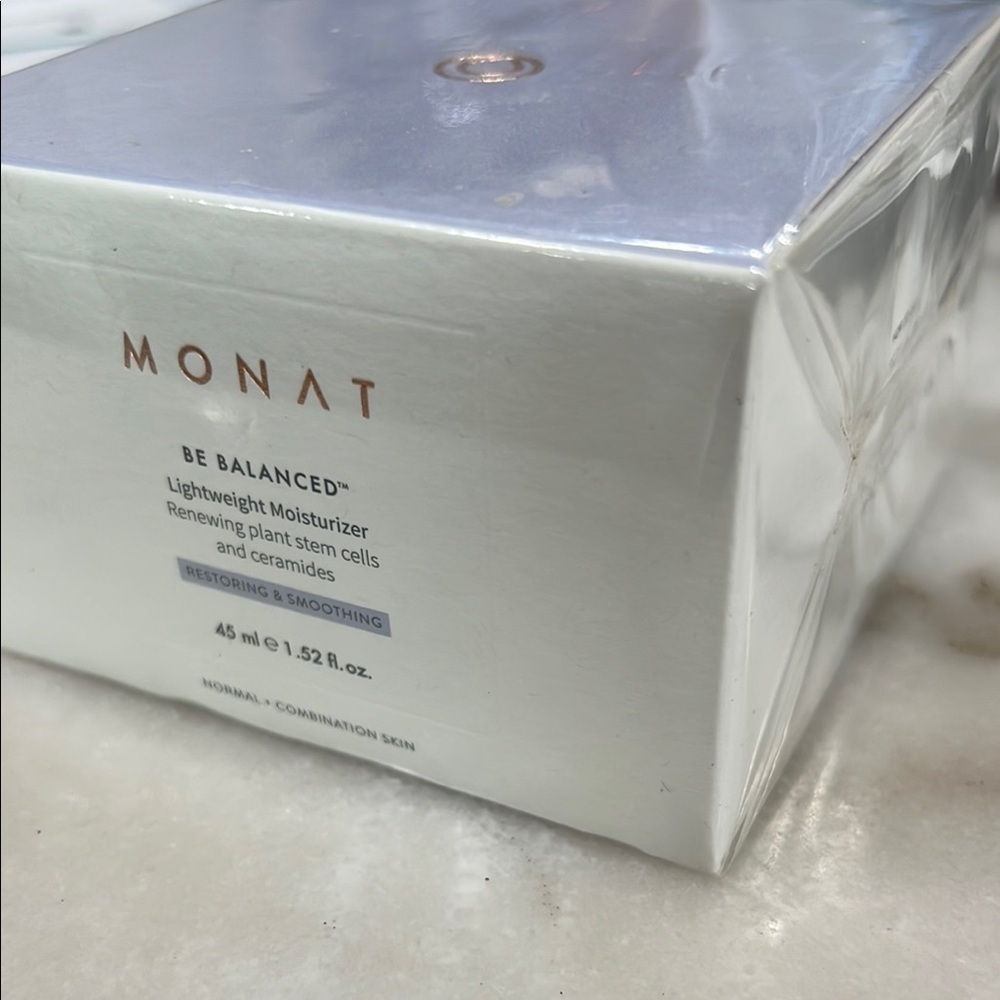 Monat Be Balanced Lightweight Moisturizer - Cream - Picture 2 of 3